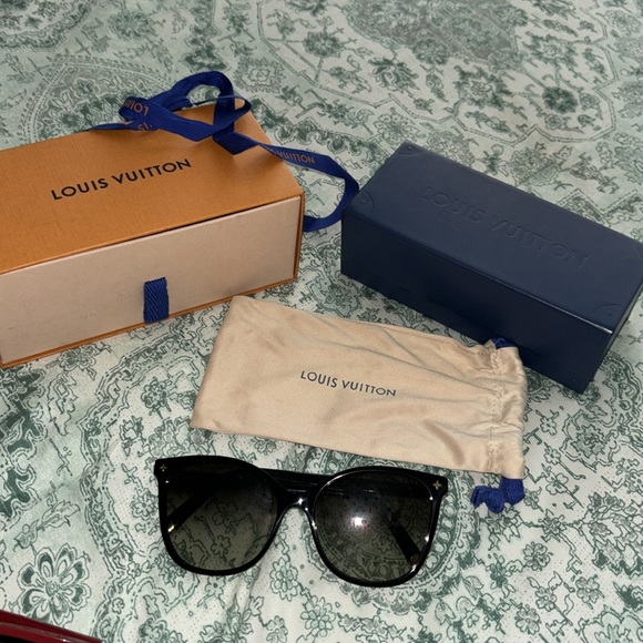 louis vuitton monogram cat eye sunglasses - Picture 8 of 15